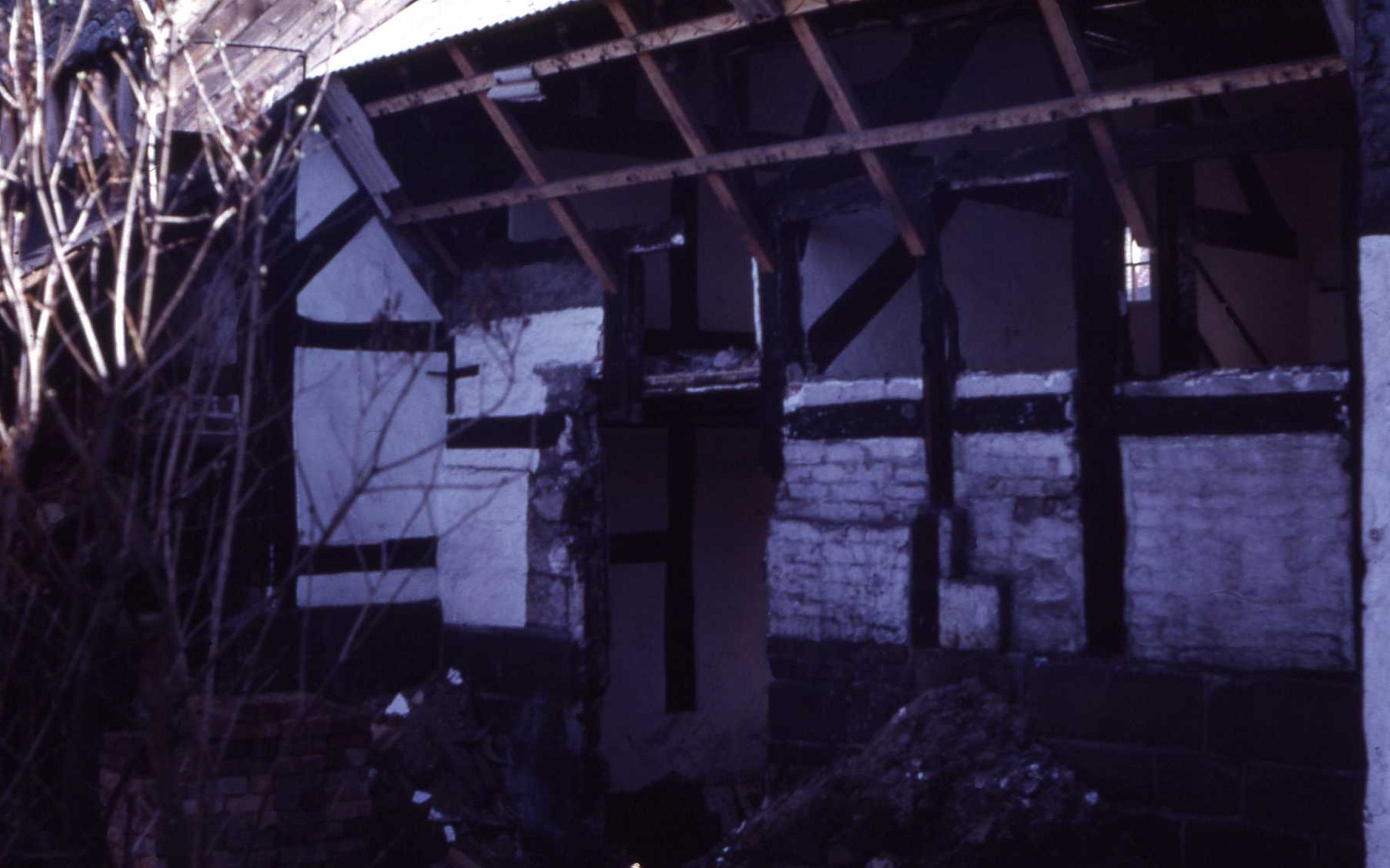 B6 012b  Thatched cottage next to Old Hall.jpg